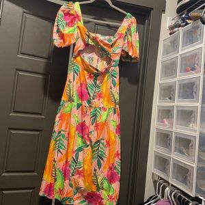 MIDI cut-out dress. Would be so cute for a beach trip!